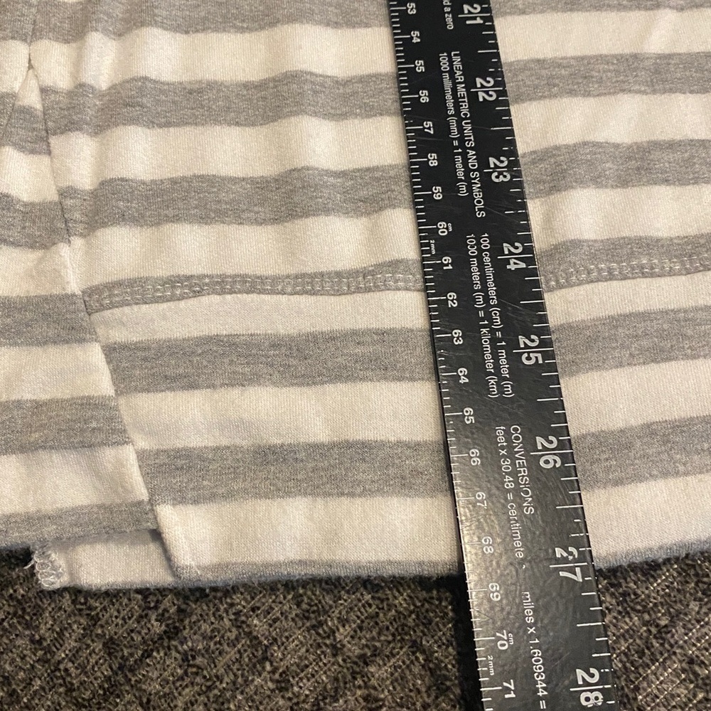 A Pea in the Pod Striped Gray & White Long Sleeve Top. Size M. Some Stretch - Picture 11 of 12